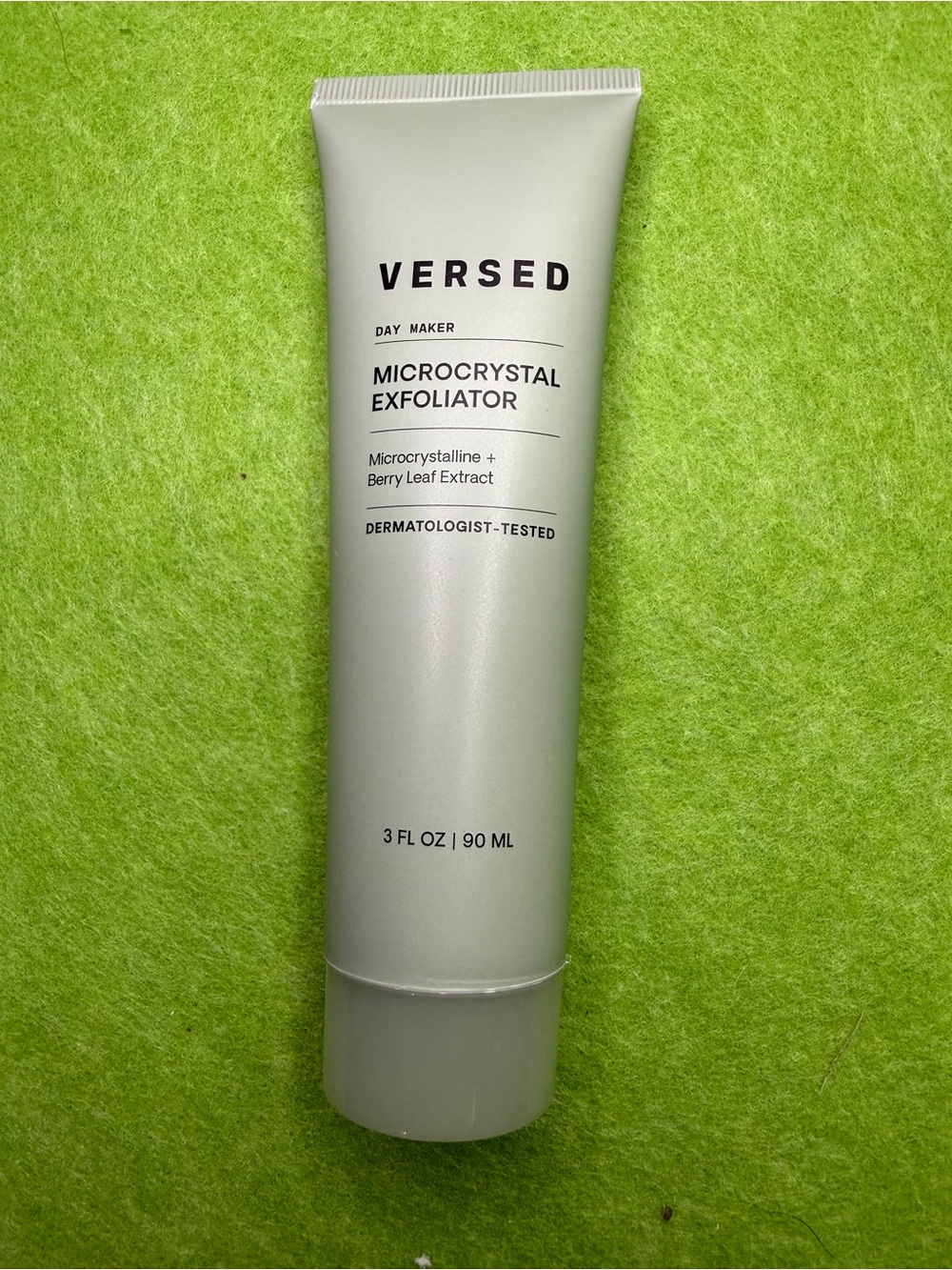Versed Day Maker Microcrystal Exfoliator — White